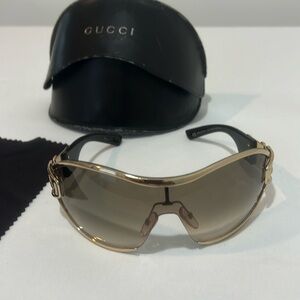 Gucci shield tinted buckle detail women’s sunglasses